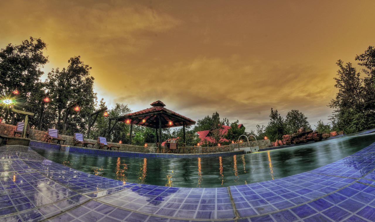 Kanha Earth Lodge Mandlā Exterior photo